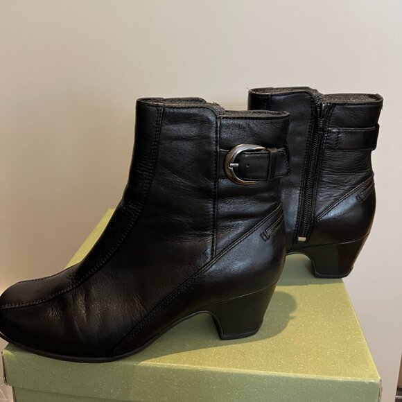 Clarks Artisan Dara Ankle Boots - Picture 1 of 7